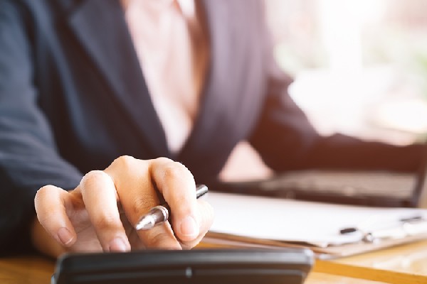 美政府恢复办理外国学生签证